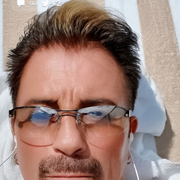 Meet your Posher, Dennis - Picture 6 of 16